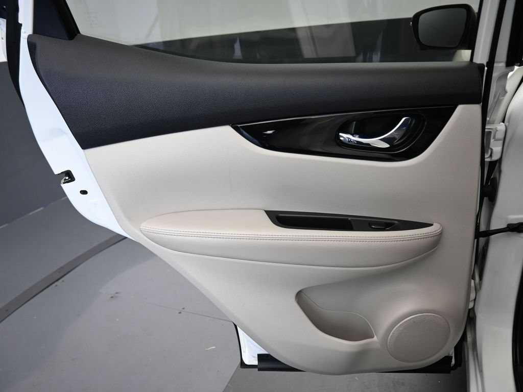 Used 2022 Nissan Rogue Sport SV w/ Technology Package AWD/4WD image 27