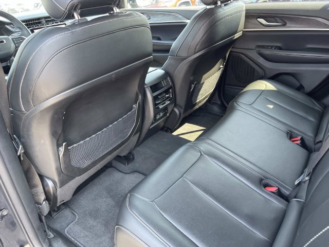Used 2023 Jeep Grand Cherokee Limited AWD/4WD image 19