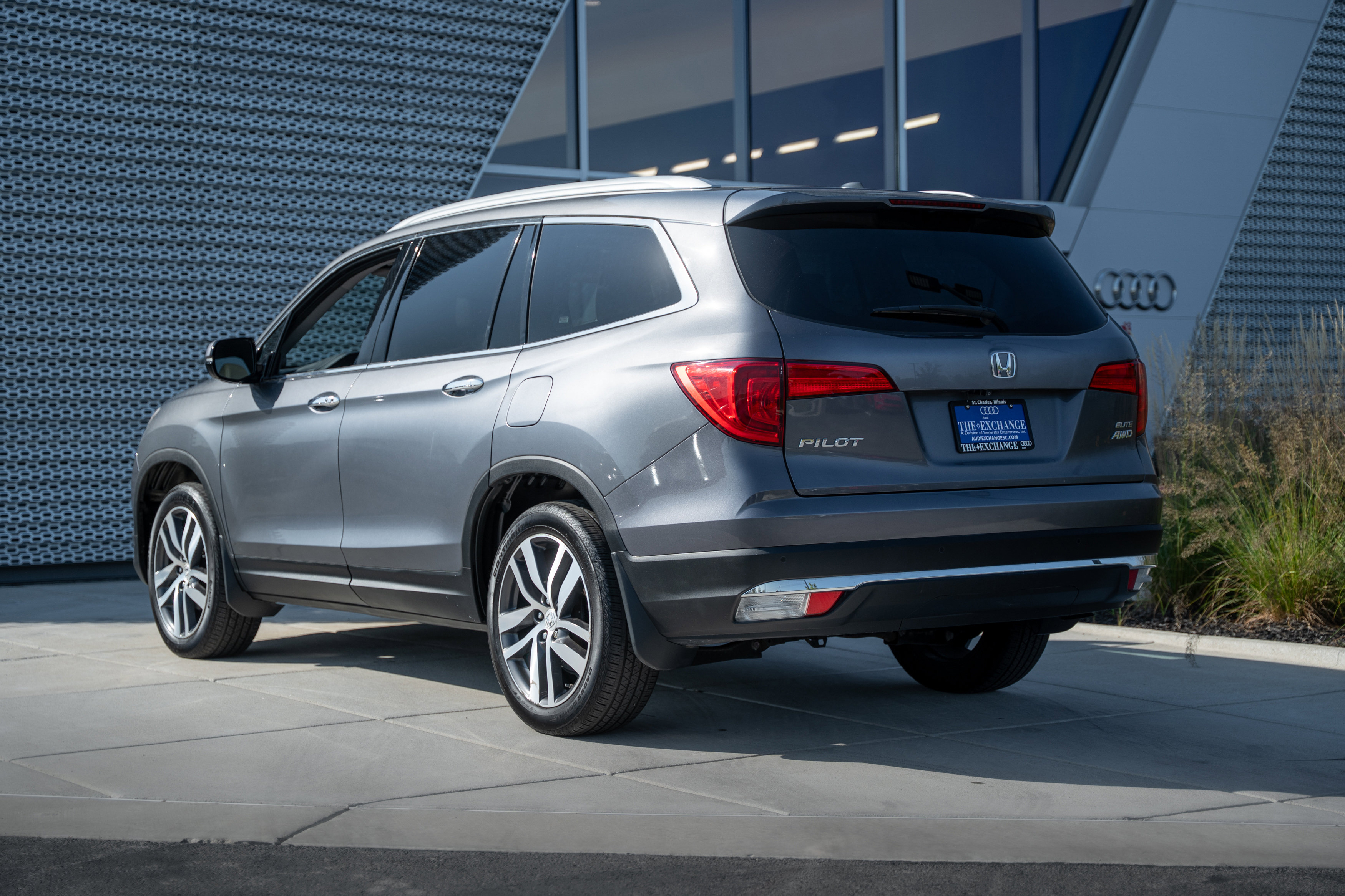 Used 2018 Honda Pilot Elite image 4