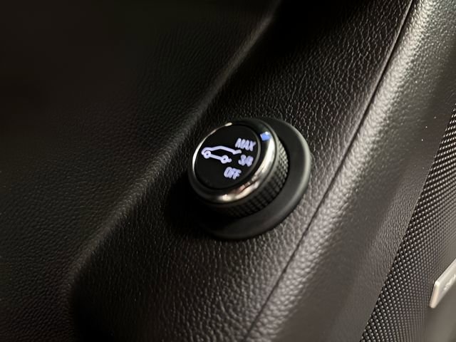 Used 2023 Chevrolet Traverse RS image 36