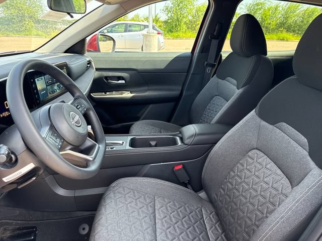 Certified 2025 Nissan Kicks SV AWD/4WD image 10