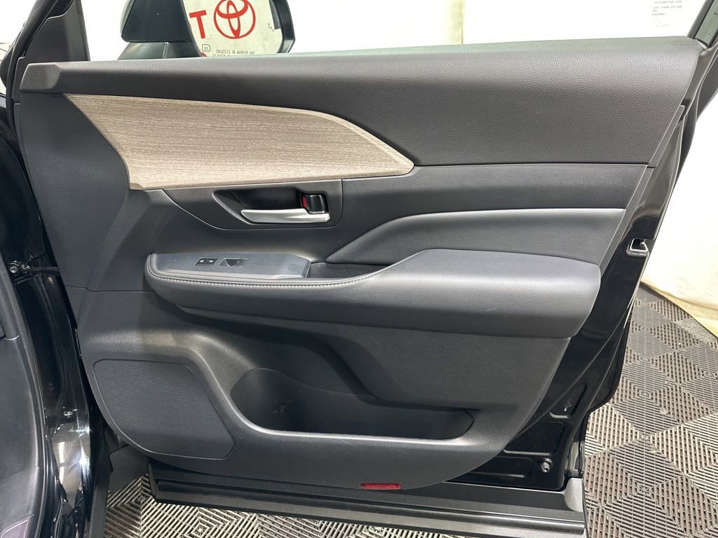 Used 2024 Toyota Grand Highlander Limited image 10