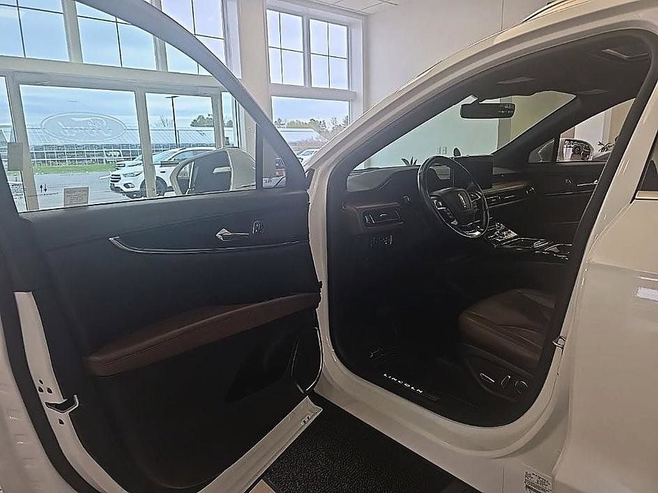 Used 2022 Lincoln Nautilus Reserve AWD/4WD image 12