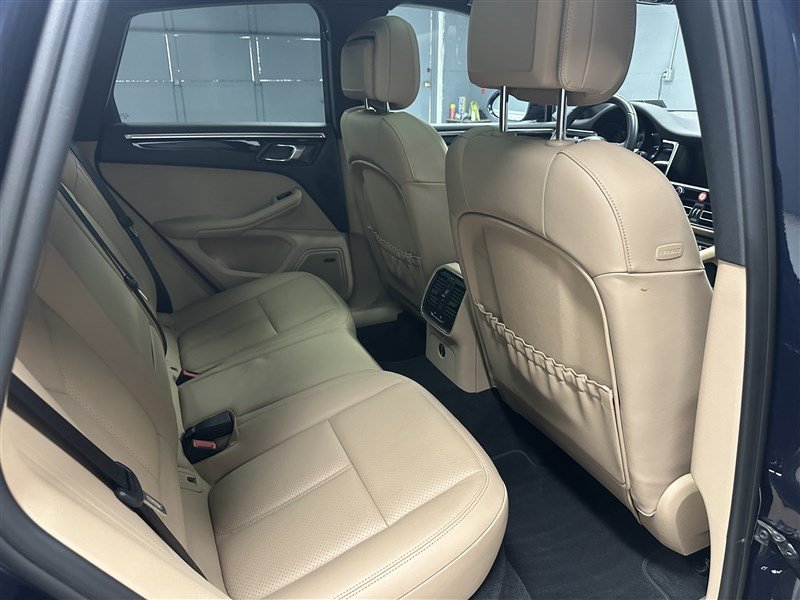 Used 2023 Porsche Macan AWD/4WD image 12