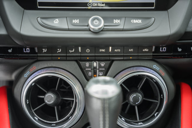Used 2018 Chevrolet Camaro SS RWD image 33