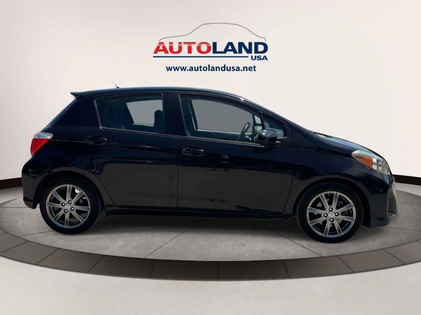 Used 2012 Toyota Yaris SE FWD image 3
