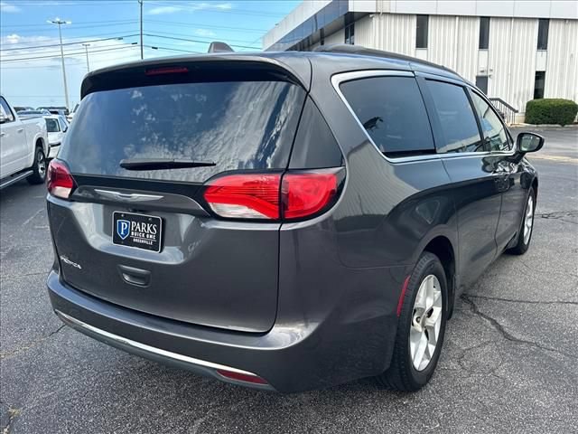 Used 2017 Chrysler Pacifica Touring Plus w/ Tire & Wheel Group FWD image 11