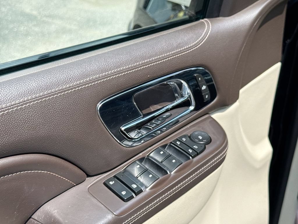 Used 2014 Cadillac Escalade Platinum AWD/4WD image 15