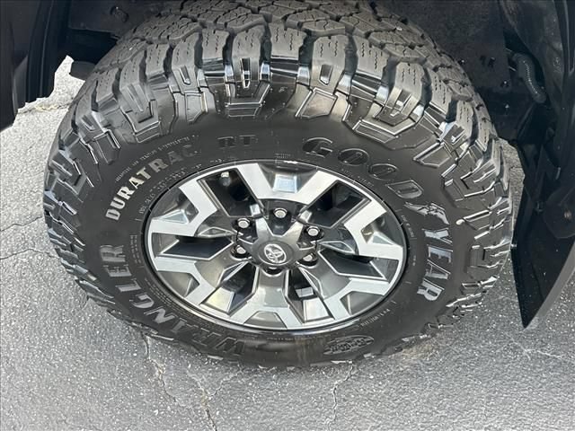 Used 2021 Toyota Tacoma TRD Off-Road AWD/4WD image 36