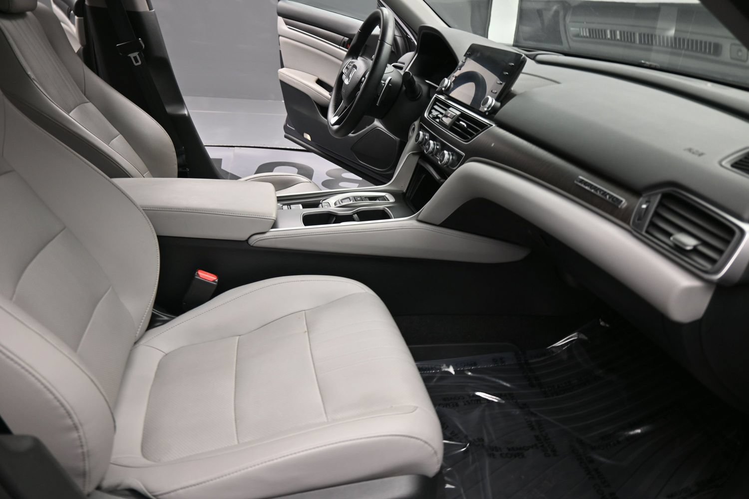 Used 2018 Honda Accord Touring image 18