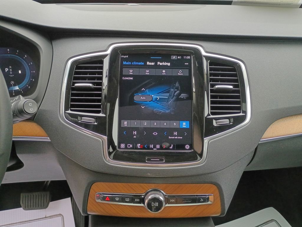 Used 2025 Volvo XC90 B6 Plus image 17