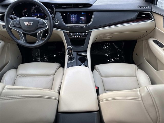 Used 2017 Cadillac XT5 Luxury w/ Driver Awareness Package image 14