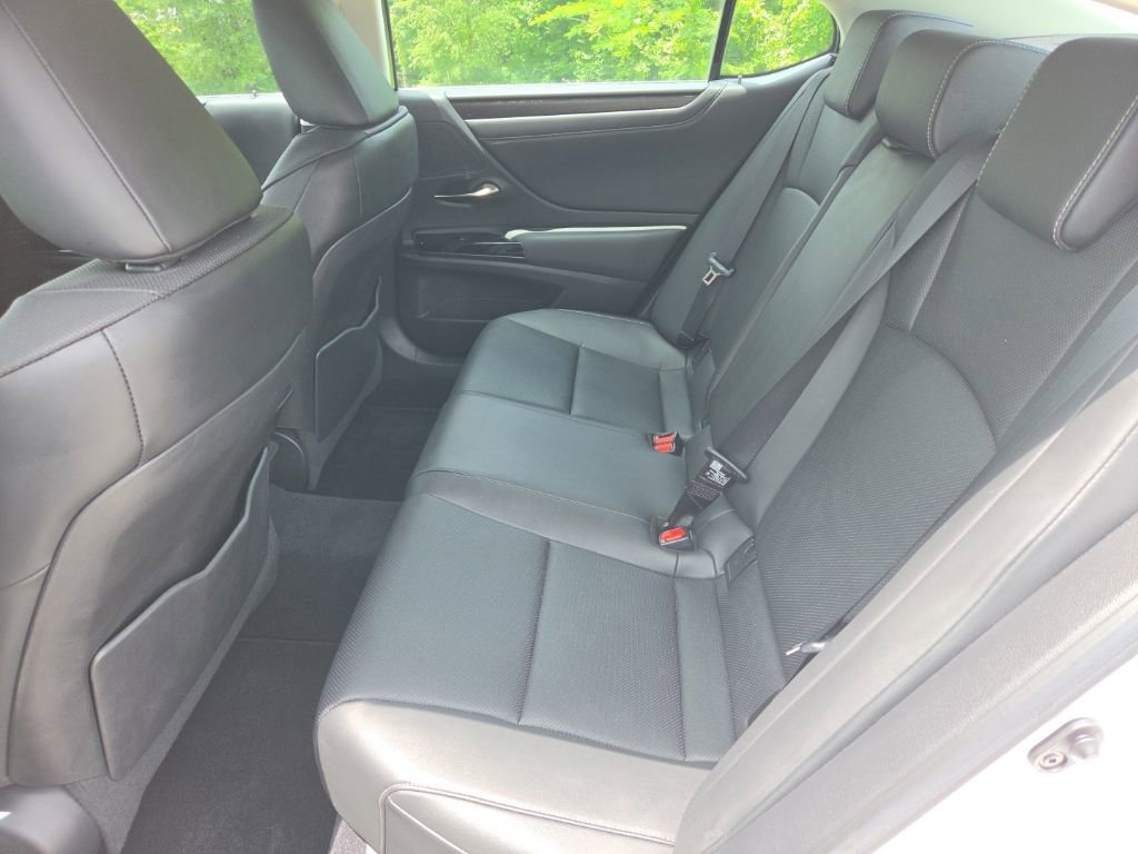 Used 2022 Lexus ES 350 w/ Premium Package FWD image 5