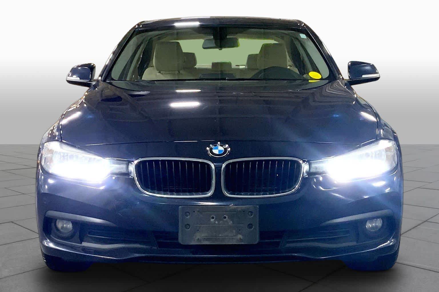Used 2016 BMW 320i xDrive Sedan AWD/4WD image 4