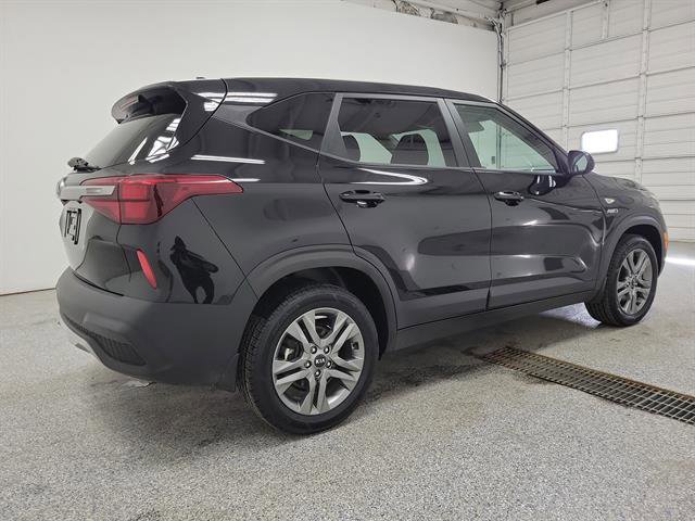 Used 2021 Kia Seltos LX image 3