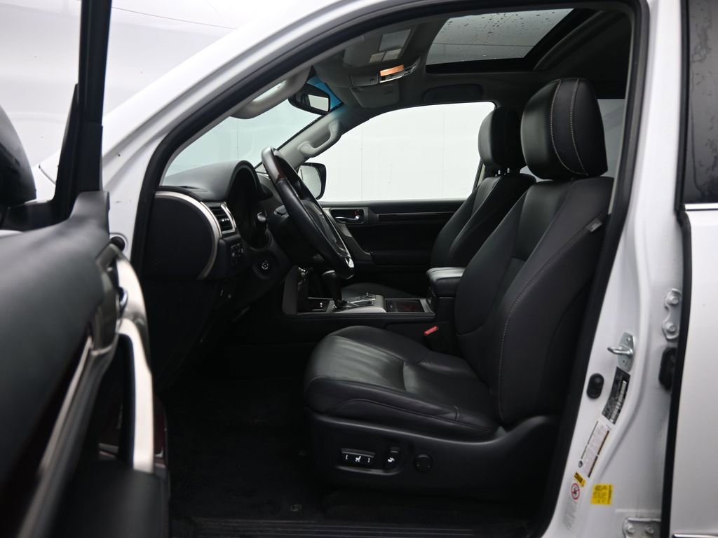 Used 2019 Lexus GX 460 image 25