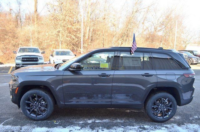 New 2025 Jeep Grand Cherokee Limited image 5