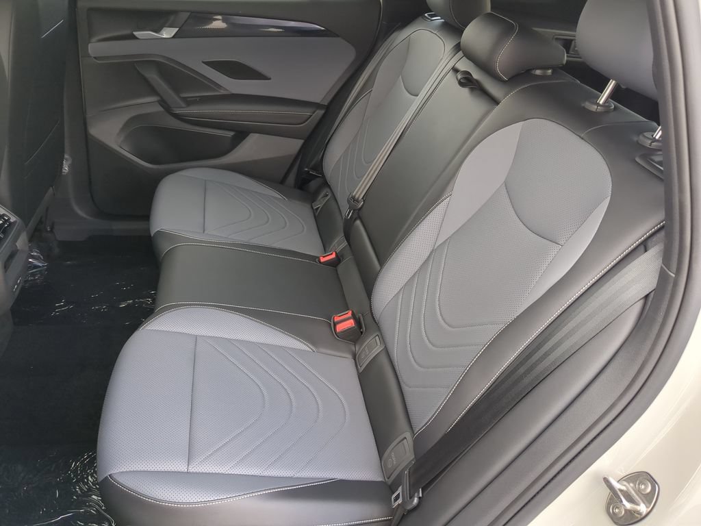 New 2026 Volkswagen Tiguan SE R-Line FWD image 16