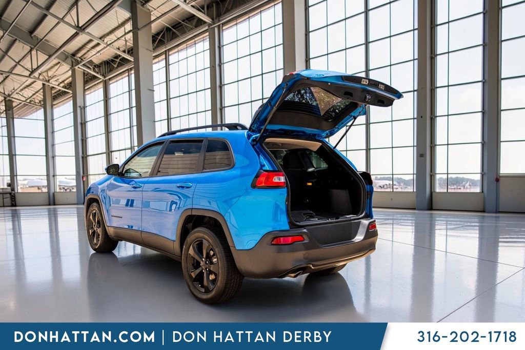 Used 2018 Jeep Cherokee Latitude w/ Altitude Package FWD image 27