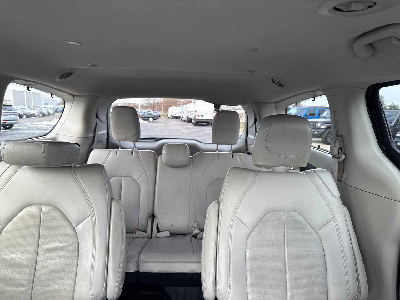 Used 2021 Chrysler Pacifica Touring-L image 27