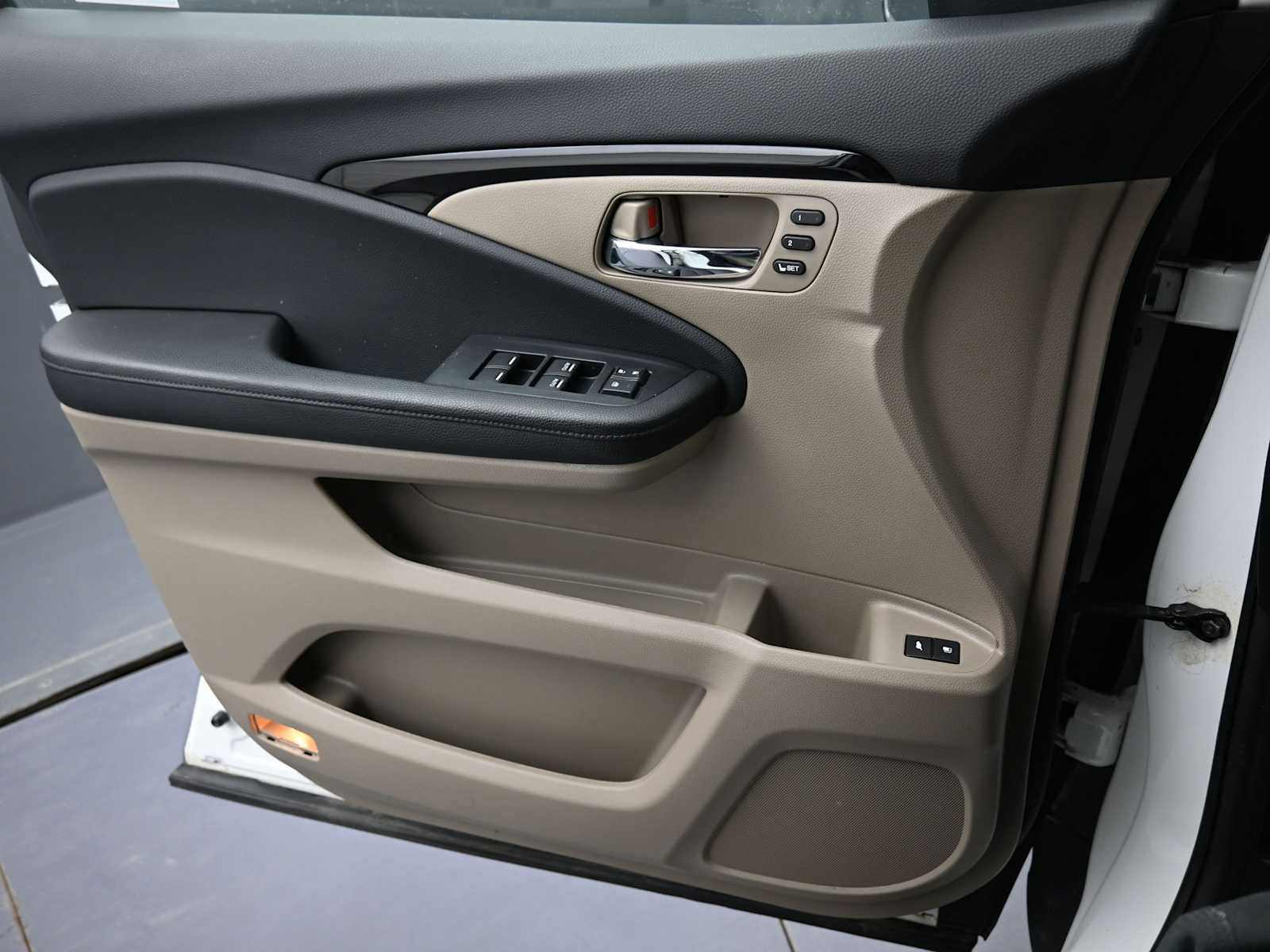 Used 2021 Honda Pilot Touring image 11