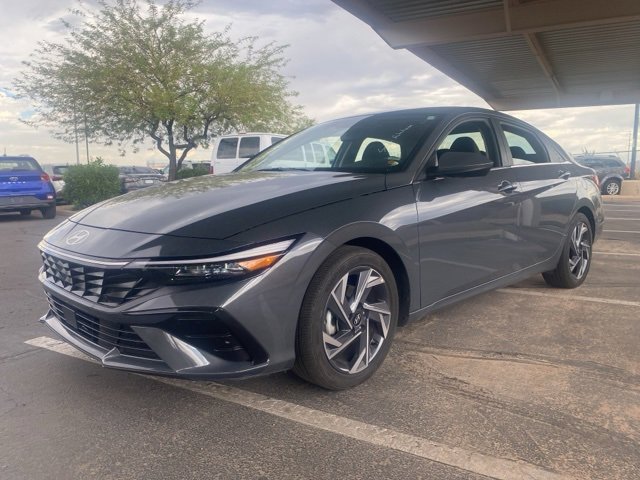 Used 2025 Hyundai Elantra SEL image 1