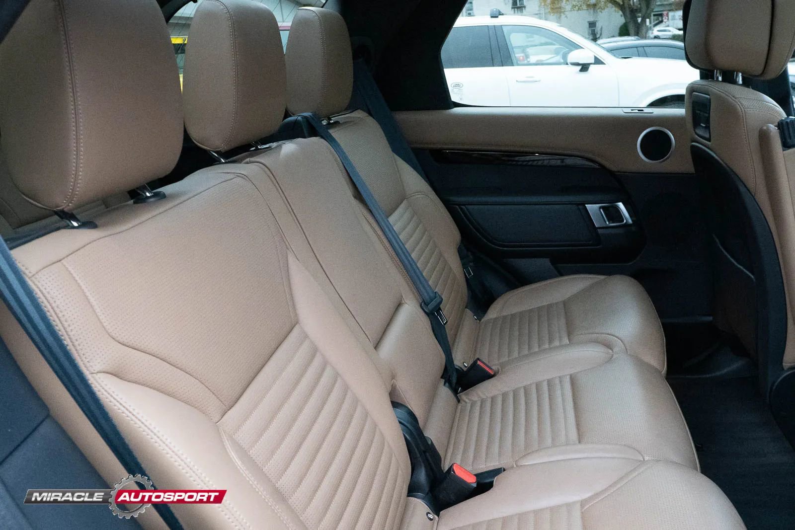 Used 2022 Land Rover Discovery S image 40