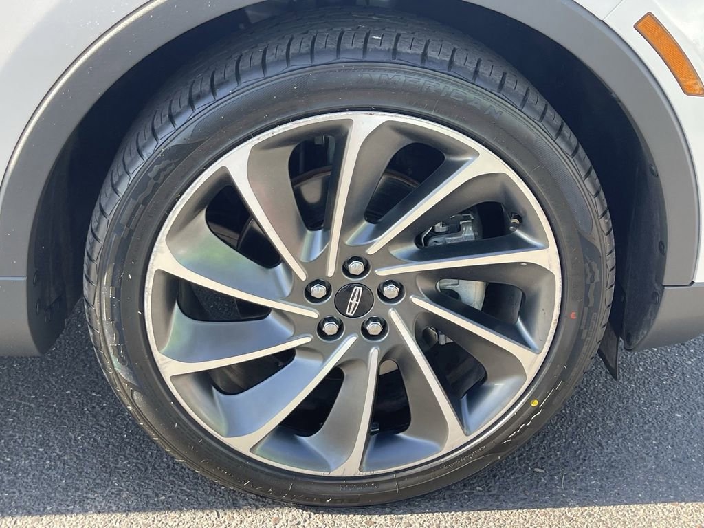 Used 2019 Lincoln Nautilus Reserve FWD image 9