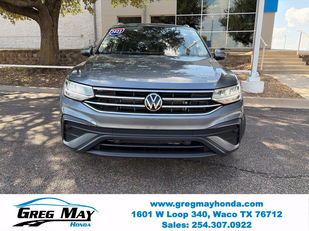 Used 2023 Volkswagen Tiguan SE FWD image 2