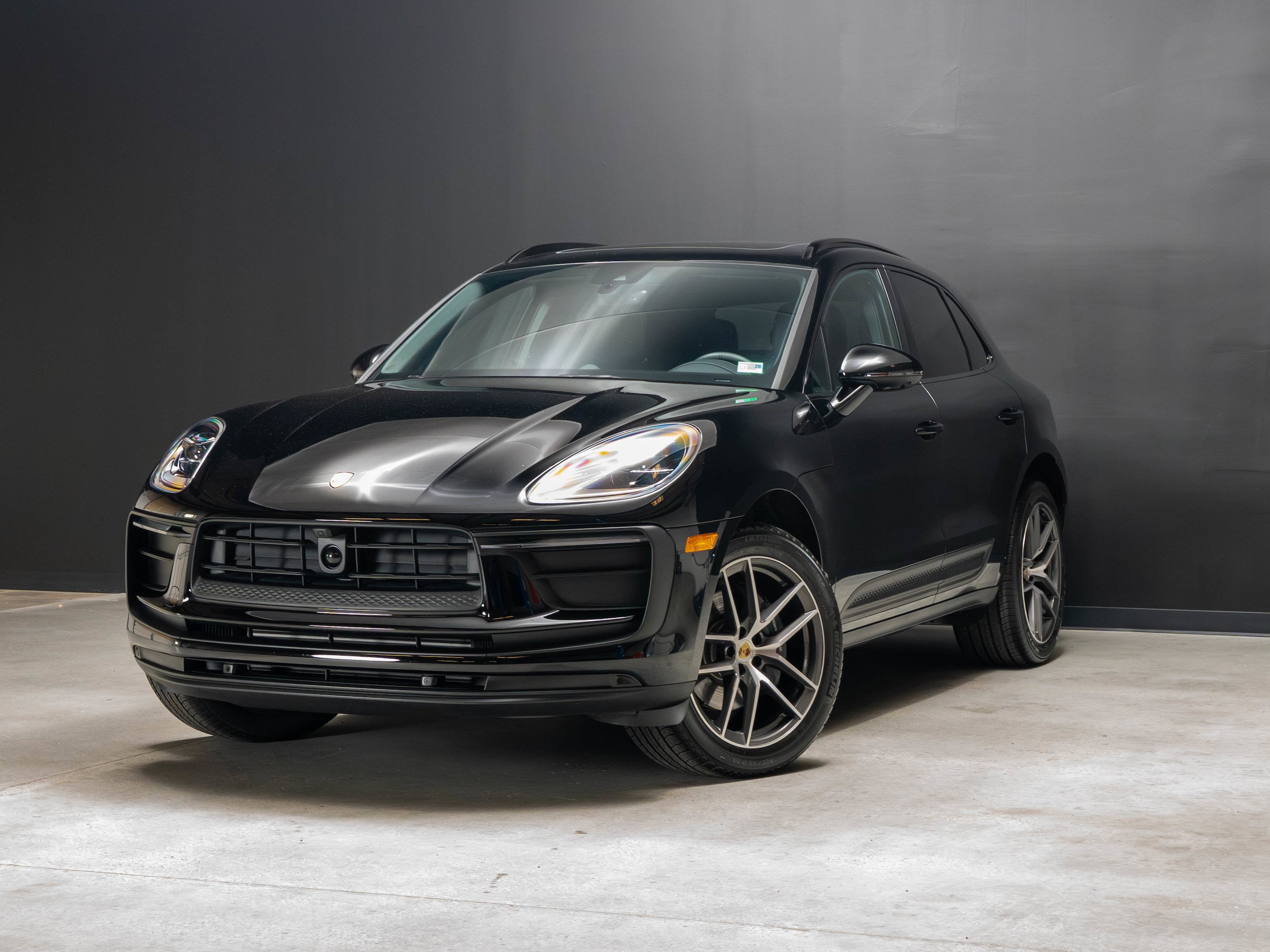 Certified 2026 Porsche Macan AWD/4WD image 1