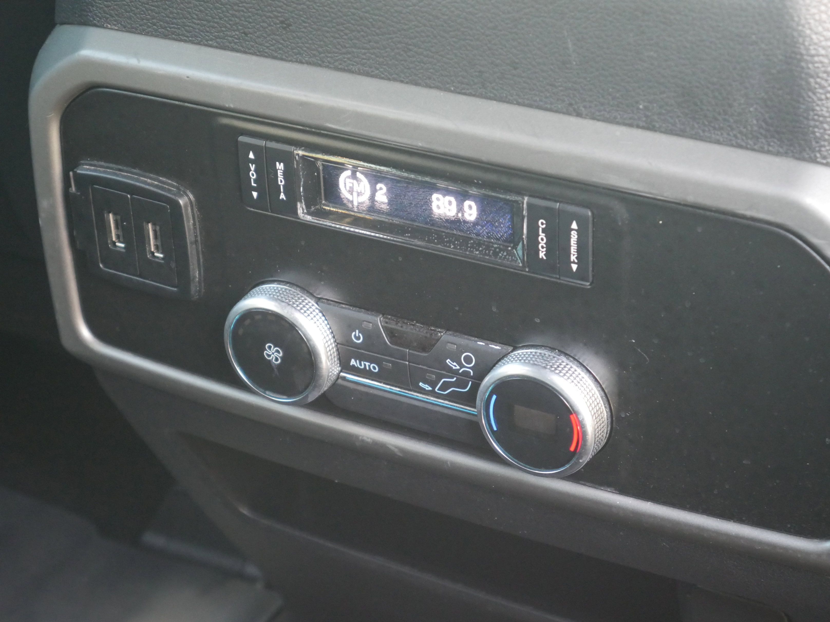 Used 2019 Ford Expedition XLT w/ Equipment Group 201A AWD/4WD image 29
