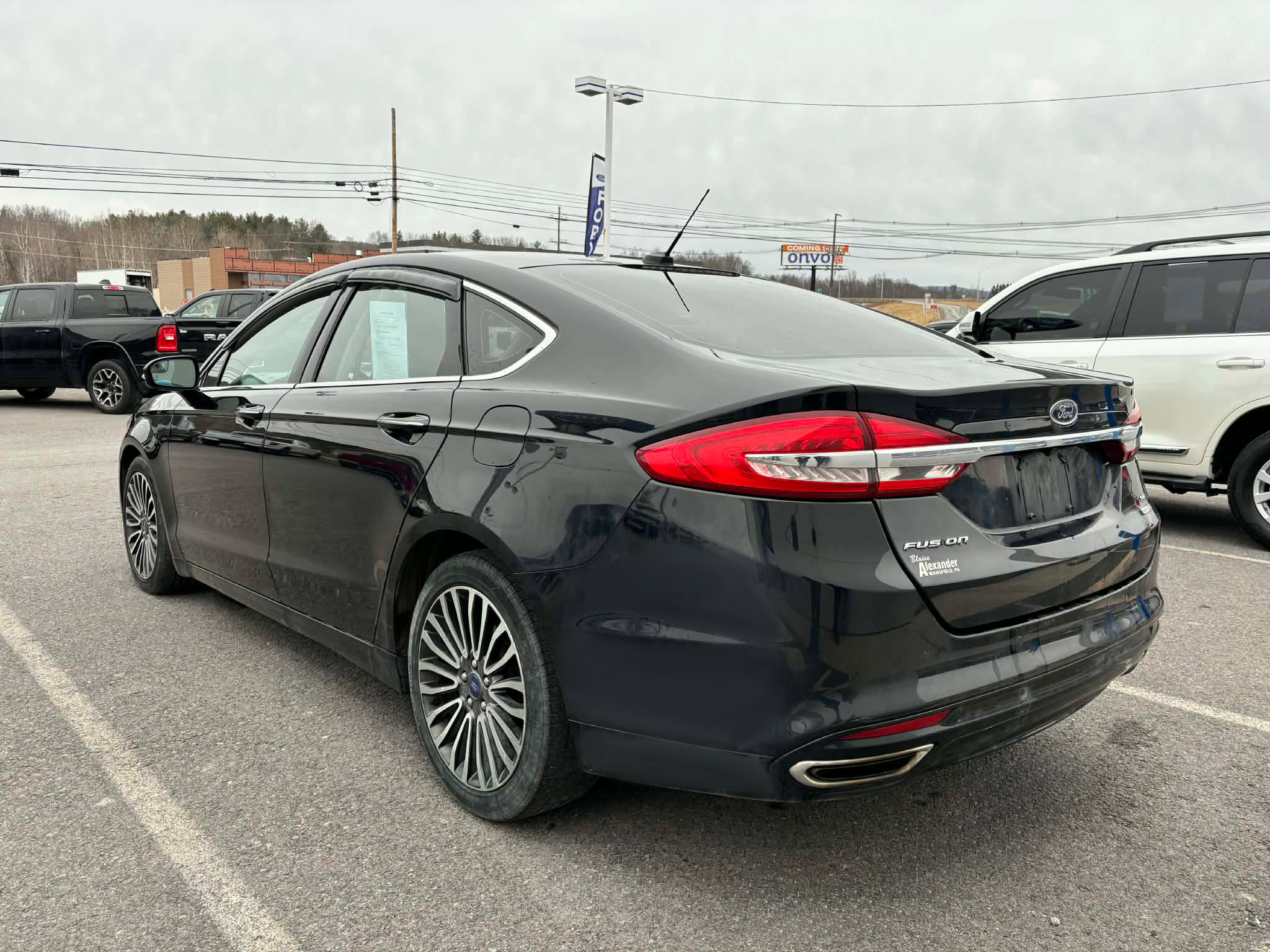 Used 2017 Ford Fusion SE w/ Fusion SE Technology Package image 5