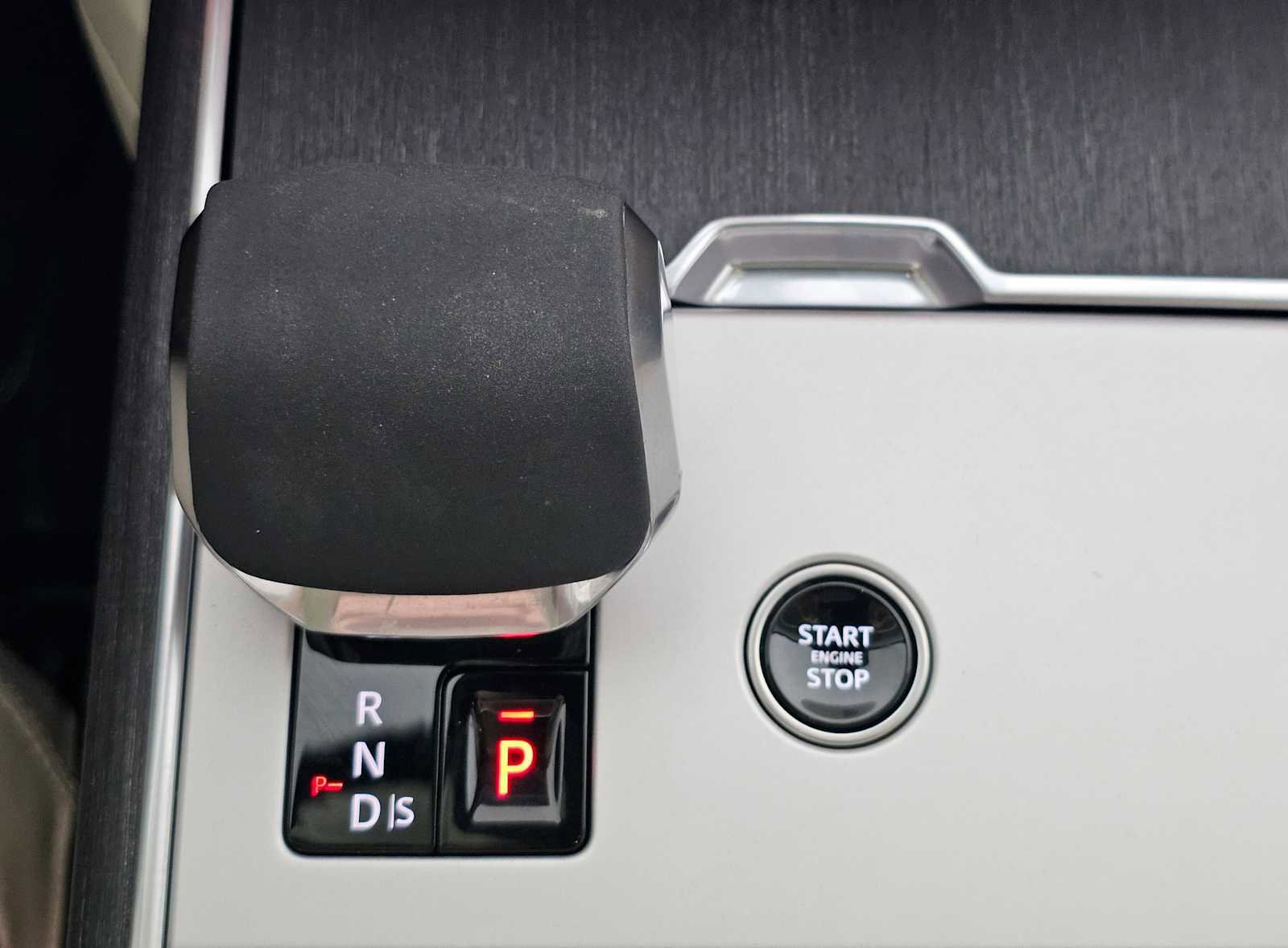 Used 2024 Land Rover Range Rover Long Wheelbase SE image 31