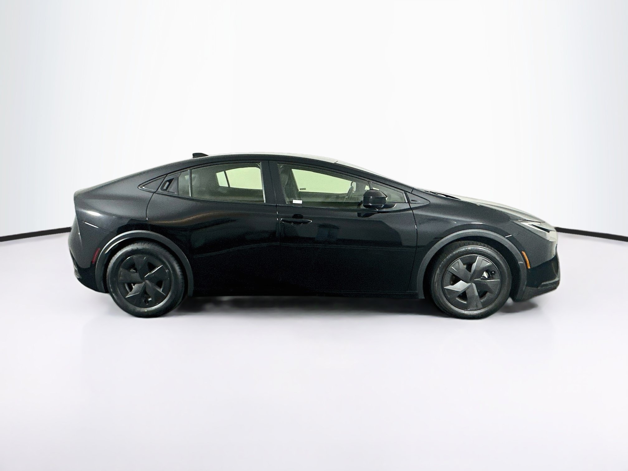Used 2025 Toyota Prius LE FWD image 10