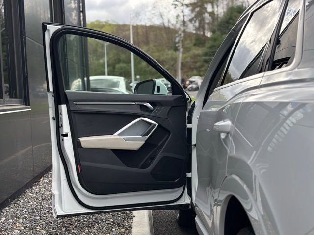 Used 2022 Audi Q3 2.0T Premium w/ Convenience Package AWD/4WD image 18