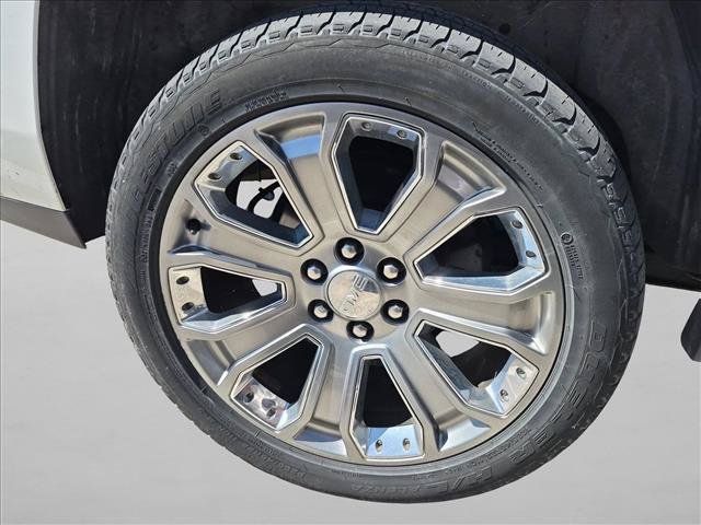Used 2016 GMC Yukon Denali w/ Open Road Package AWD/4WD image 10