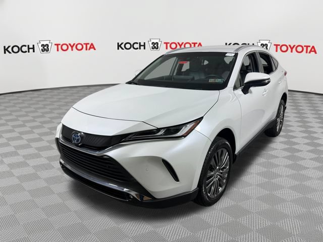 Certified 2024 Toyota Venza XLE AWD/4WD image 3