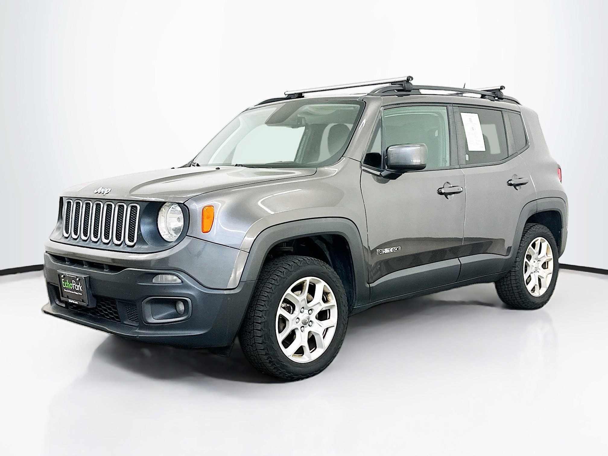 Used 2018 Jeep Renegade Latitude w/ UConnect 8.4 Nav Group AWD/4WD image 3
