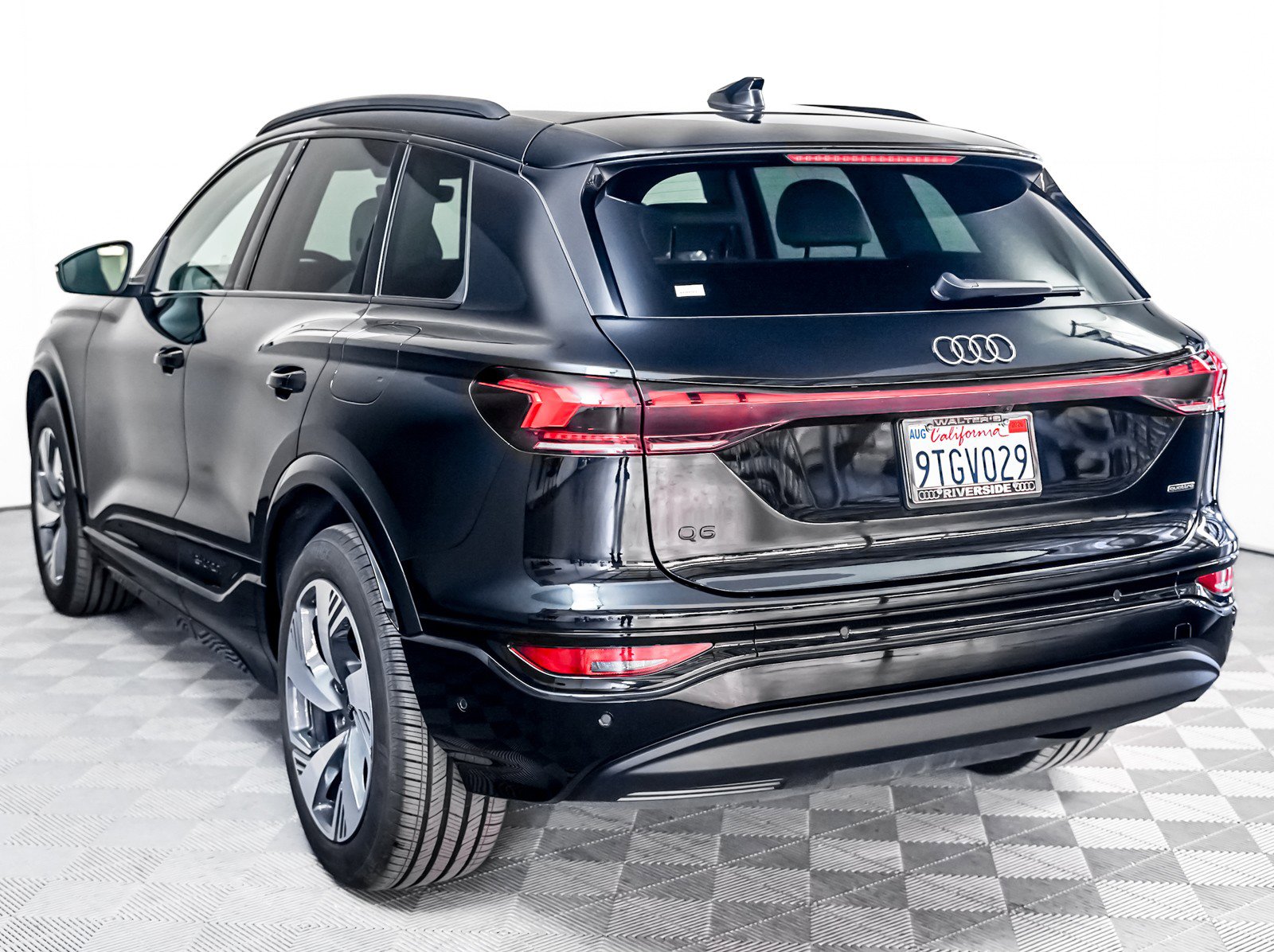 Certified 2025 Audi Q6 e-tron Premium w/ Convenience Package image 2