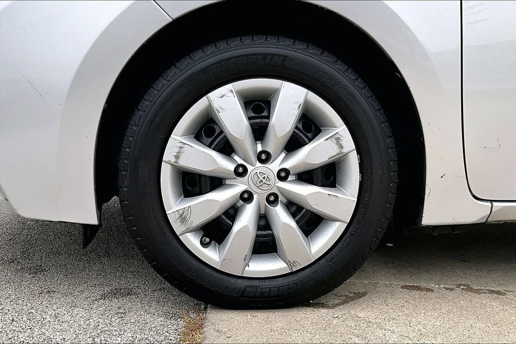 Used 2015 Toyota Corolla LE FWD image 10