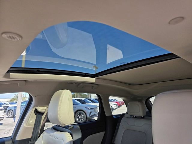 New 2026 Lincoln Corsair Premiere image 9