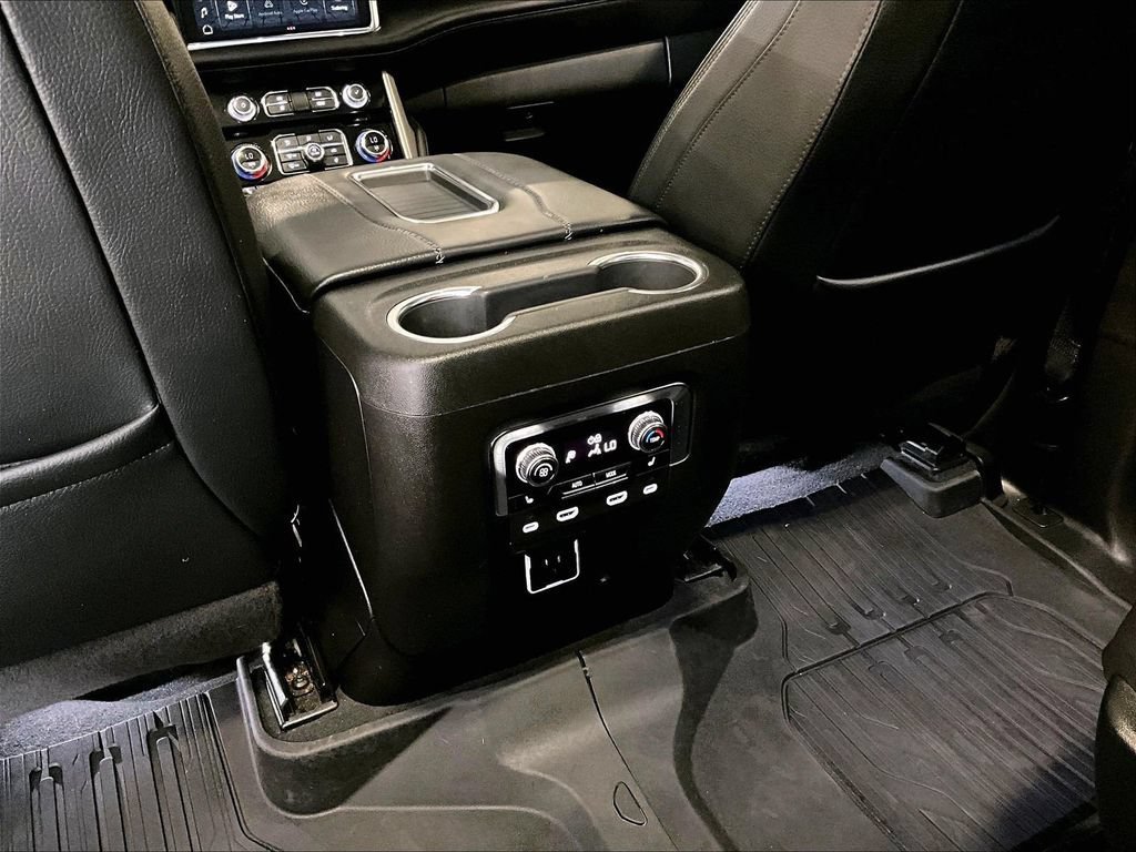 Used 2024 GMC Yukon XL Denali w/ Advanced Technology Package AWD/4WD image 29