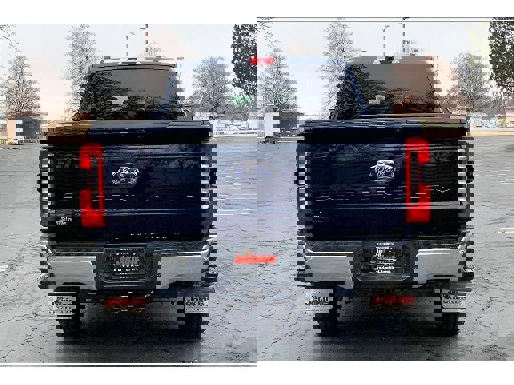 Used 2025 Ford F350 Lariat image 4