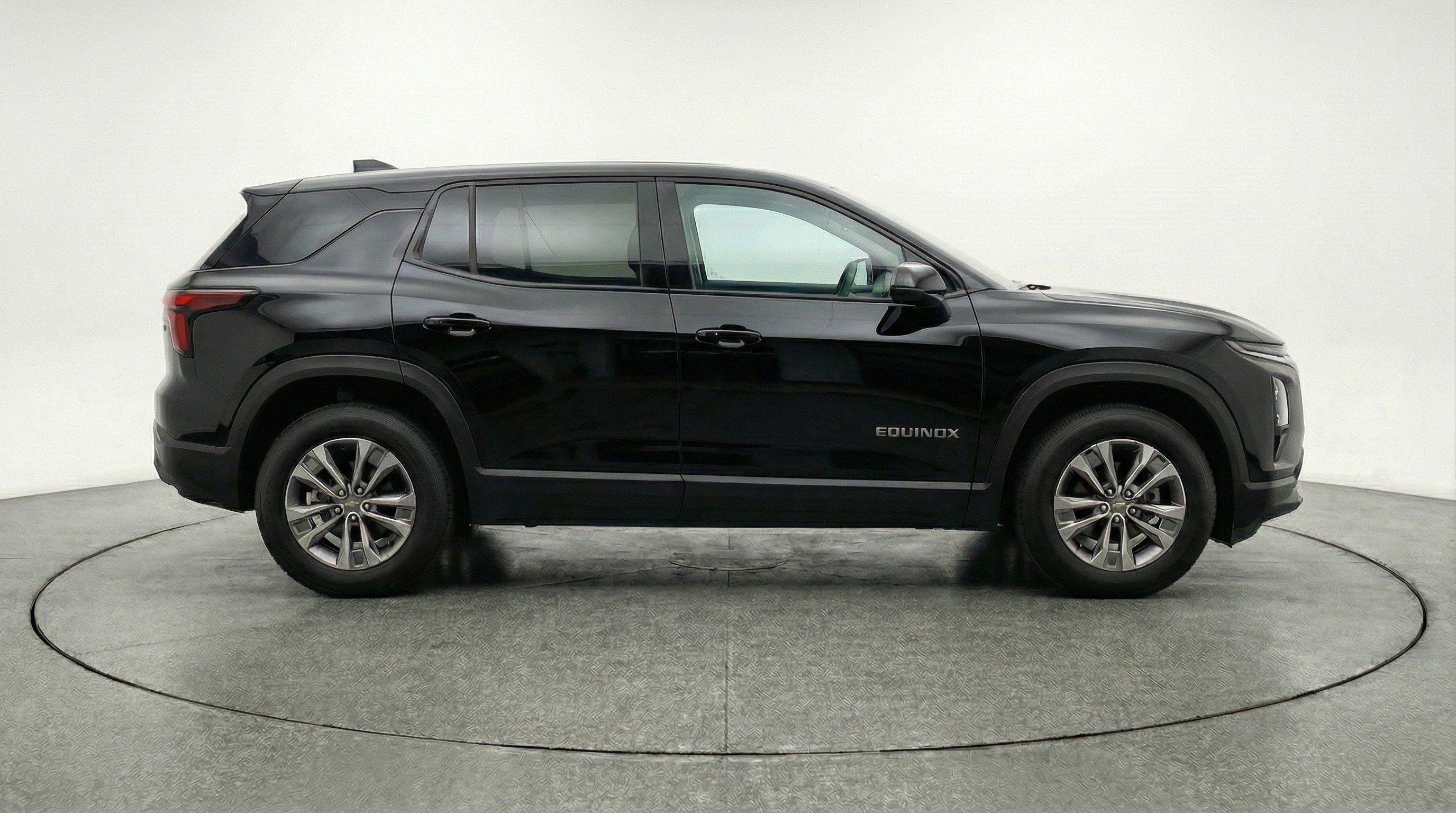 Used 2025 Chevrolet Equinox LT AWD/4WD image 11