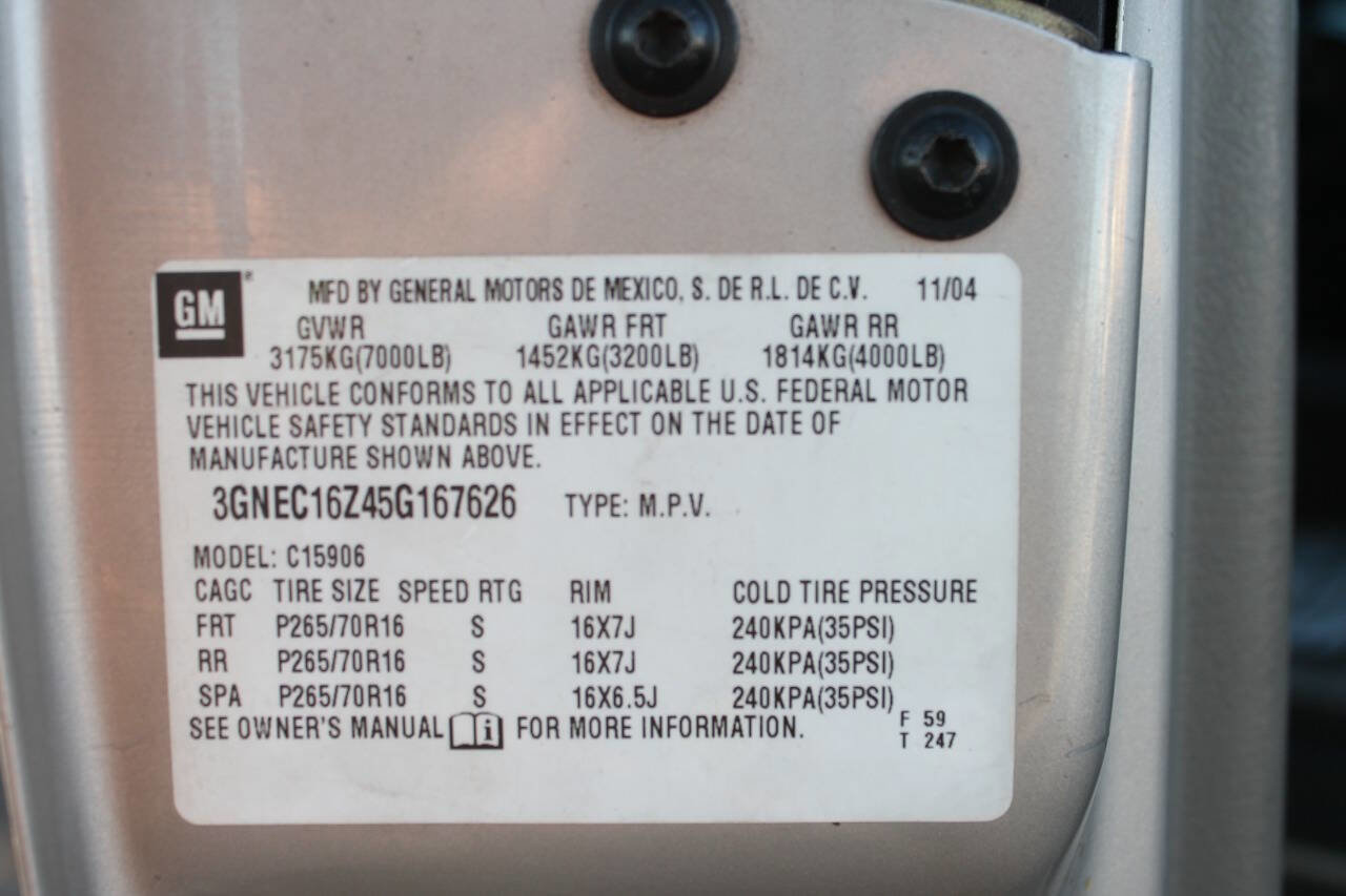 Used 2005 Chevrolet Suburban LS image 15