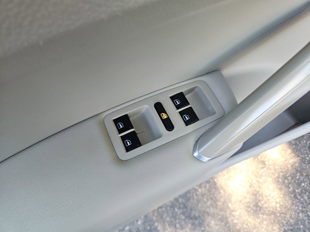 Used 2020 Volkswagen Passat 2.0T SE image 24