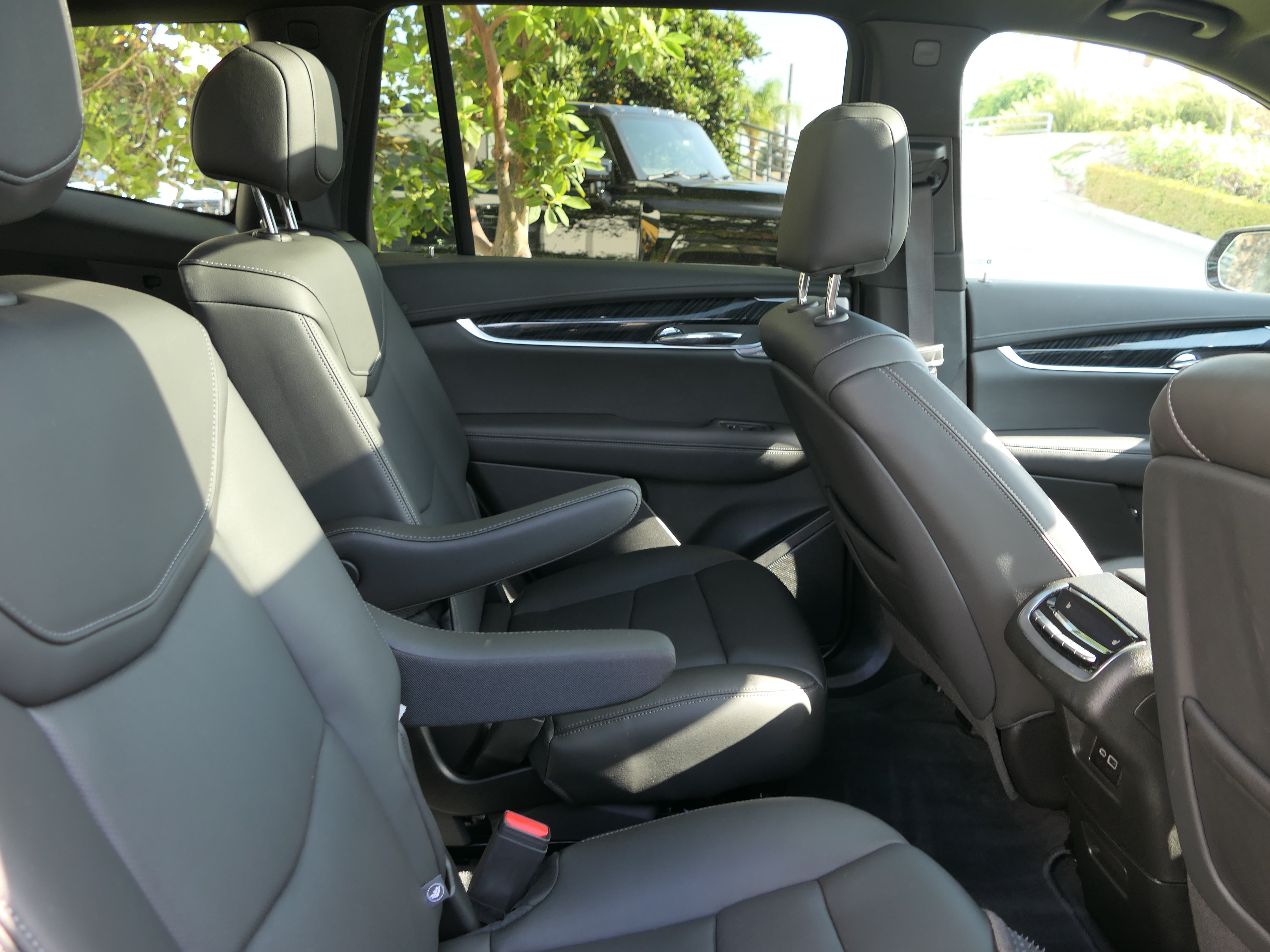 Certified 2025 Cadillac XT6 Premium Luxury FWD image 25
