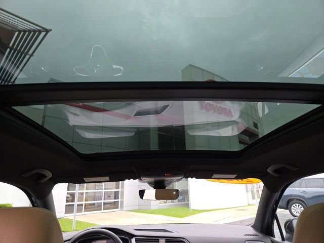 Used 2024 Volkswagen Tiguan SE w/ Panoramic Sunroof Package AWD/4WD image 24