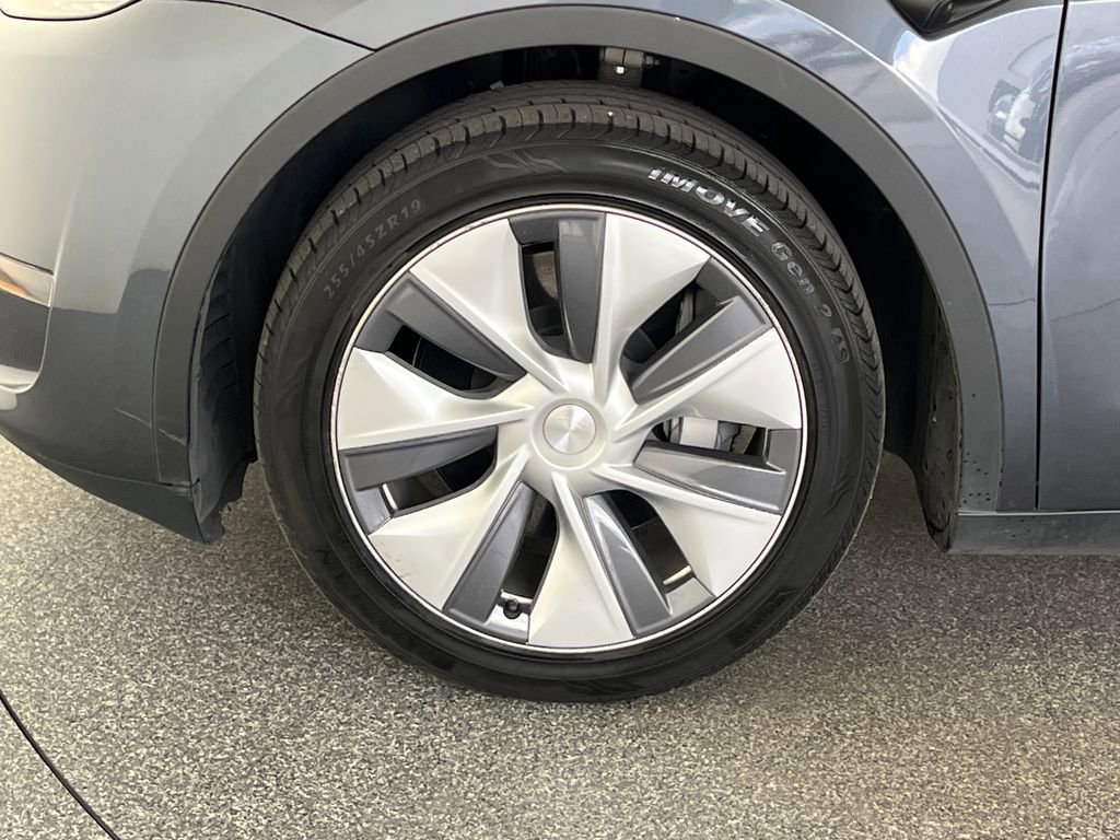 Used 2023 Tesla Model Y Long Range image 31