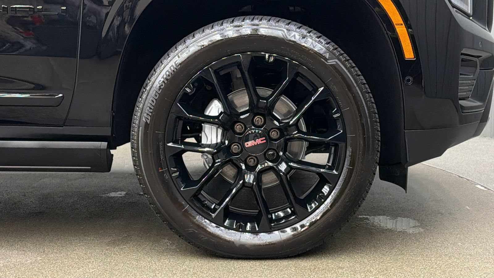 Used 2026 GMC Yukon XL Denali w/ Sun & Power Step Package AWD/4WD image 9